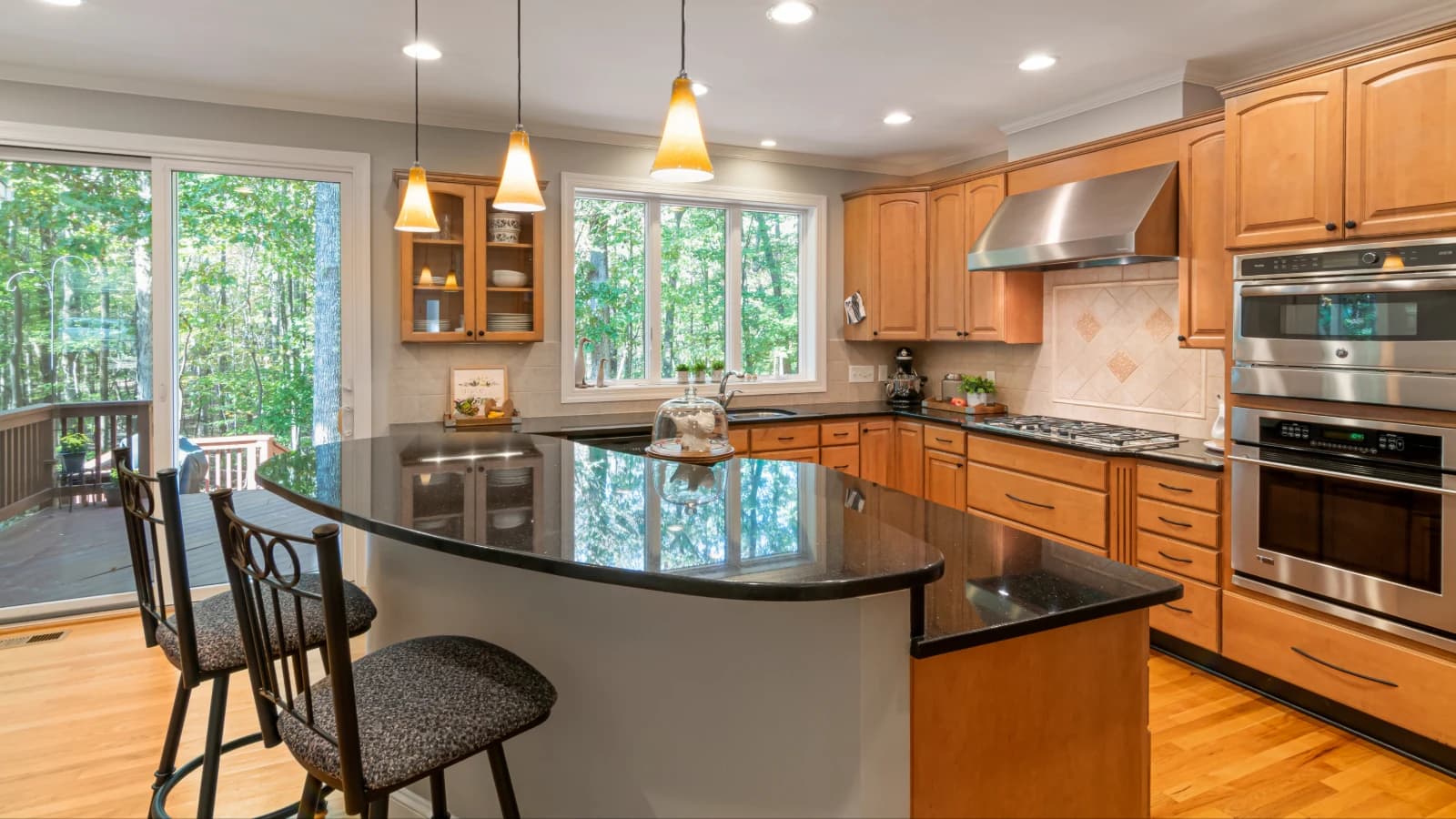 Deep cleaning vs standard cleaning